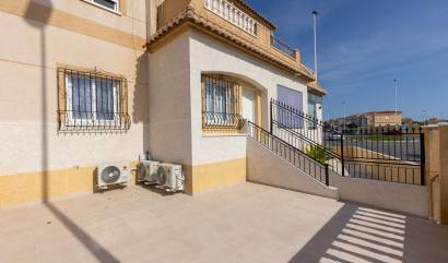 Alquiler a largo plazo - Bungalow - Torrevieja - Zona los Frutales
