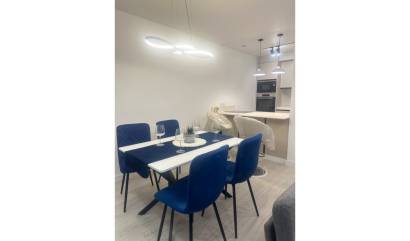 Apartment - Sale - Torrevieja - MOV-30282