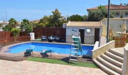 Bestaande woningen - Villa - Orihuela Costa - Villamartín