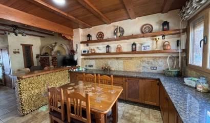 Bestaande woningen - Villa - Redován