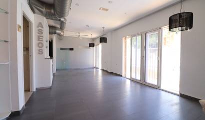 Revente - Commercial - Ciudad Quesada