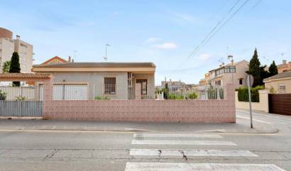 Revente - Single family house - Torrevieja - Nueva Torrevieja