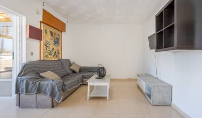 Revente - Villa - Torrevieja - Urbanización San Luis