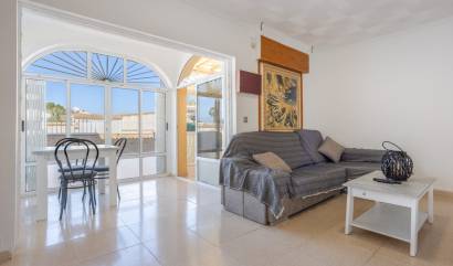 Revente - Villa - Torrevieja - Urbanización San Luis