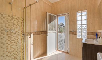 Revente - Villa - Torrevieja - Urbanización San Luis