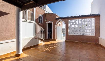 Revente - Villa - Torrevieja - Urbanización San Luis