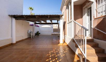 Revente - Villa - Torrevieja - Urbanización San Luis