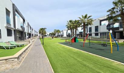 Sale - Apartment / Flat * - Orihuela Costa * - Punta Prima *