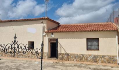 Sale - Country House - Hondón de las Nieves