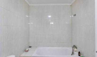 Sale - Ground Floor - Torrevieja - Centro