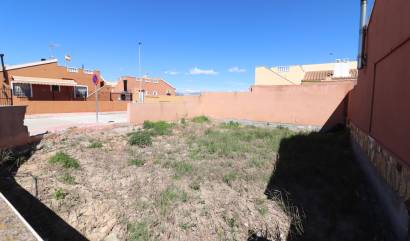 Sale - Land - Daya Nueva