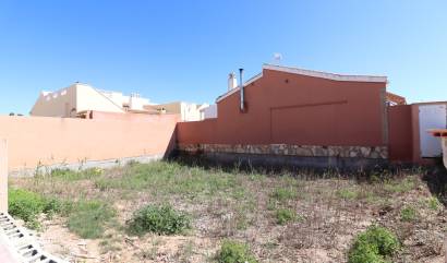 Sale - Land - Daya Nueva