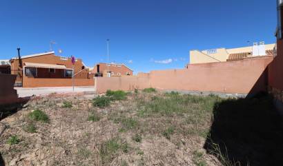 Sale - Land - Daya Nueva