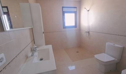 Sale - Townhouse - Roldan