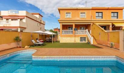 Sale - Townhouse - Torrevieja - Aguas Nuevas