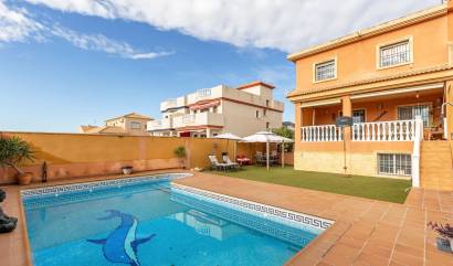 Sale - Townhouse - Torrevieja - Aguas Nuevas