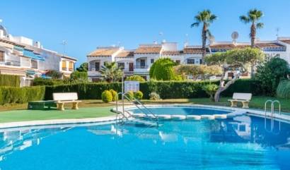 Sale - Townhouse - Torrevieja - Lago Jardin