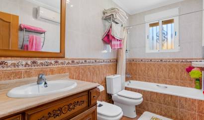 Sale - Villa - Jacarilla