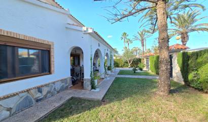Sale - Villa - Orihuela Costa - Cabo Roig
