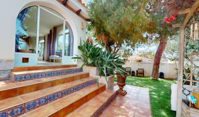 Sale - Villa - Orihuela Costa - La Zenia
