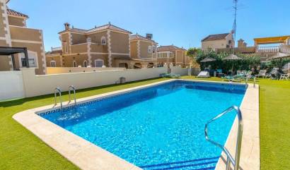 Sale - Villa - Orihuela Costa - Villamartín