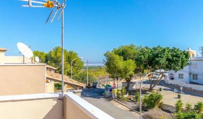 Sale - Villa - Orihuela Costa - Villamartín