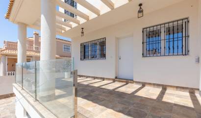 Sale - Villa - Torrevieja - Aguas Nuevas