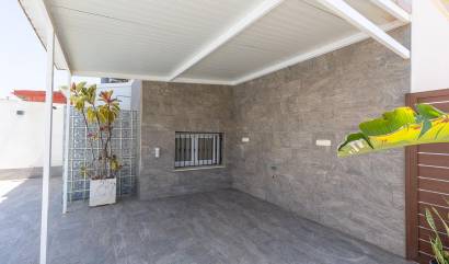 Sale - Villa - Torrevieja - Aguas Nuevas