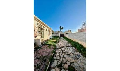 Sale - Villa - Torrevieja - Aguas Nuevas