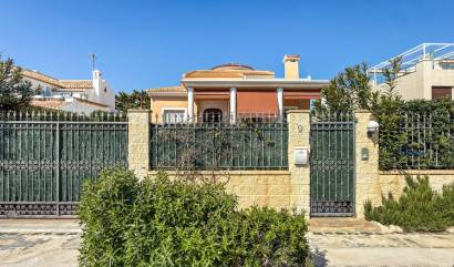 Sale - Villa - Torrevieja - La Mata