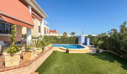 Sale - Villa - Torrevieja - La Mata