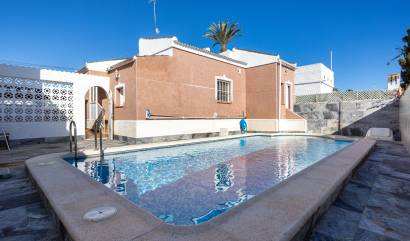 Sale - Villa - Torrevieja - Urbanización San Luis