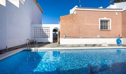 Sale - Villa - Torrevieja - Urbanización San Luis