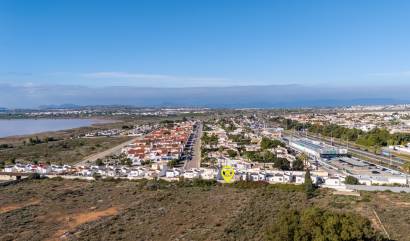 Sale - Villa - Torrevieja - Urbanización San Luis