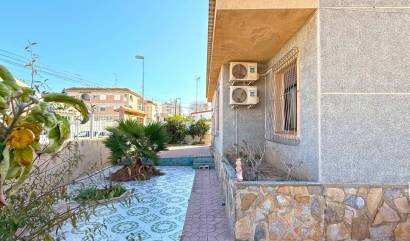 Sale - Villa - Torrevieja