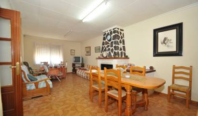 Sale - Village house - Pinoso