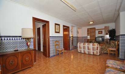 Sale - Village house - Pinoso