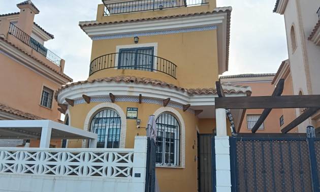 Semi Detached - Venta - Los Montesinos - Los Montesinos