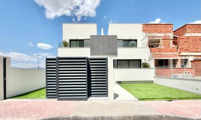 Townhouse · New Build · Cox · Sin Zona
