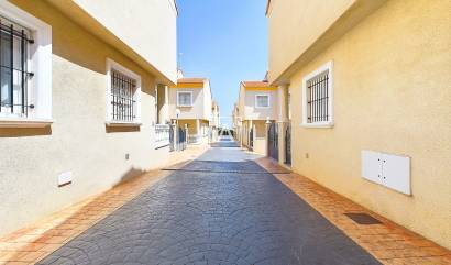 Venta - Semi Detached - Pinar de Campoverde