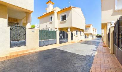 Venta - Semi Detached - Pinar de Campoverde