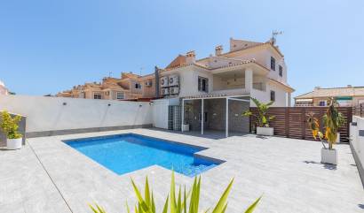 Venta - Villa - Torrevieja - Aguas Nuevas