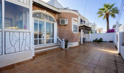 Venta - Villa - Torrevieja - Urbanización San Luis
