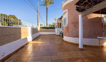Venta - Villa - Torrevieja - Urbanización San Luis