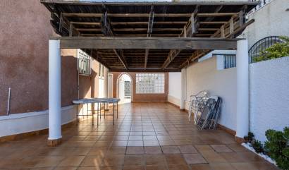 Venta - Villa - Torrevieja - Urbanización San Luis