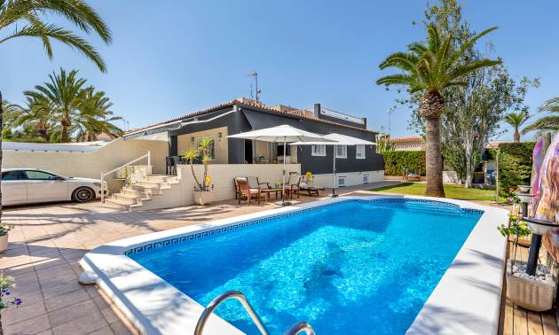 Villa - Bestaande woningen - Torrevieja - Rocio del mar