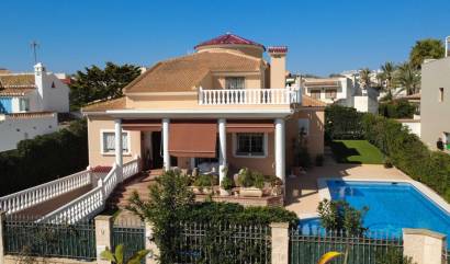 Villa - Sale - Torrevieja - MOV-33823