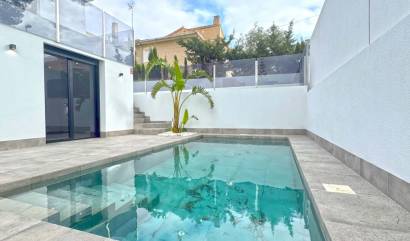 Villa - Sale - Torrevieja - MOV-64841