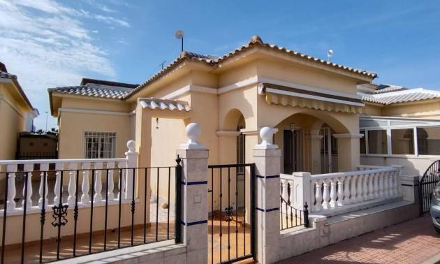 Villa - Sale - Torrevieja - Torrevieja