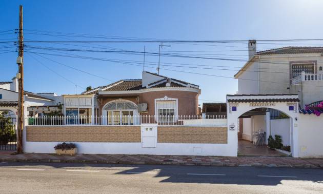 Villa - Sale - Torrevieja - Torrevieja